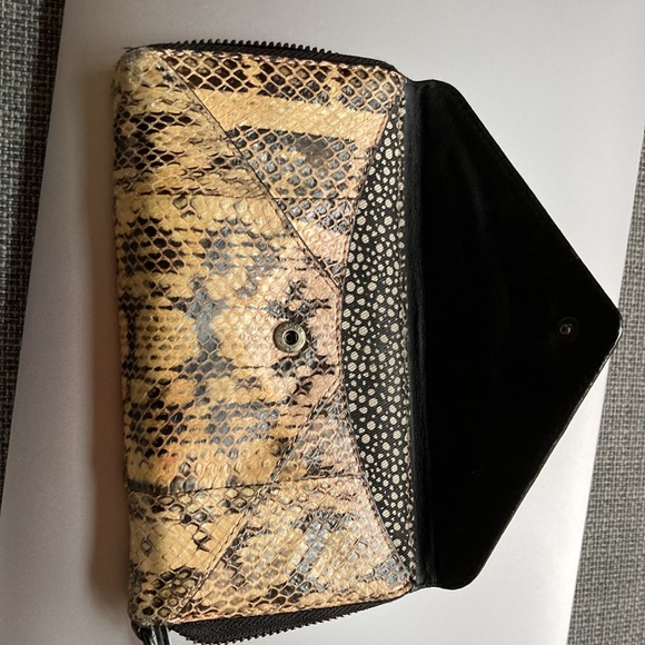 Loeffler Randall - Picture 6 of 6